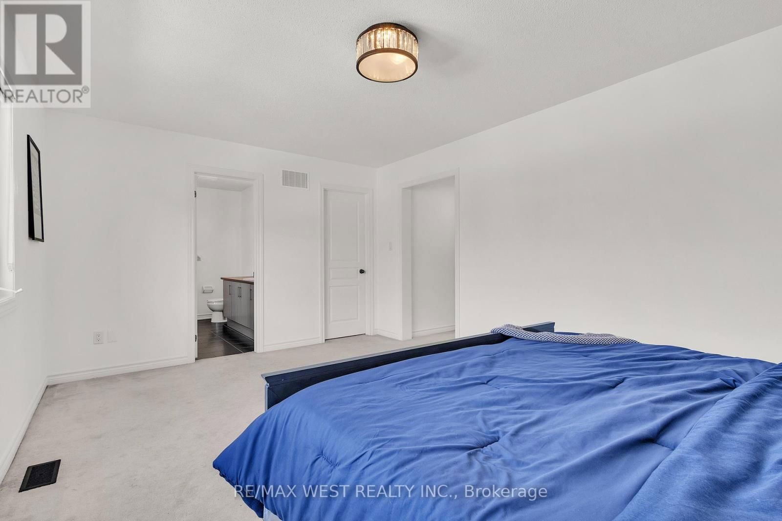 84 LONE ROCK CIRCLE Image 32