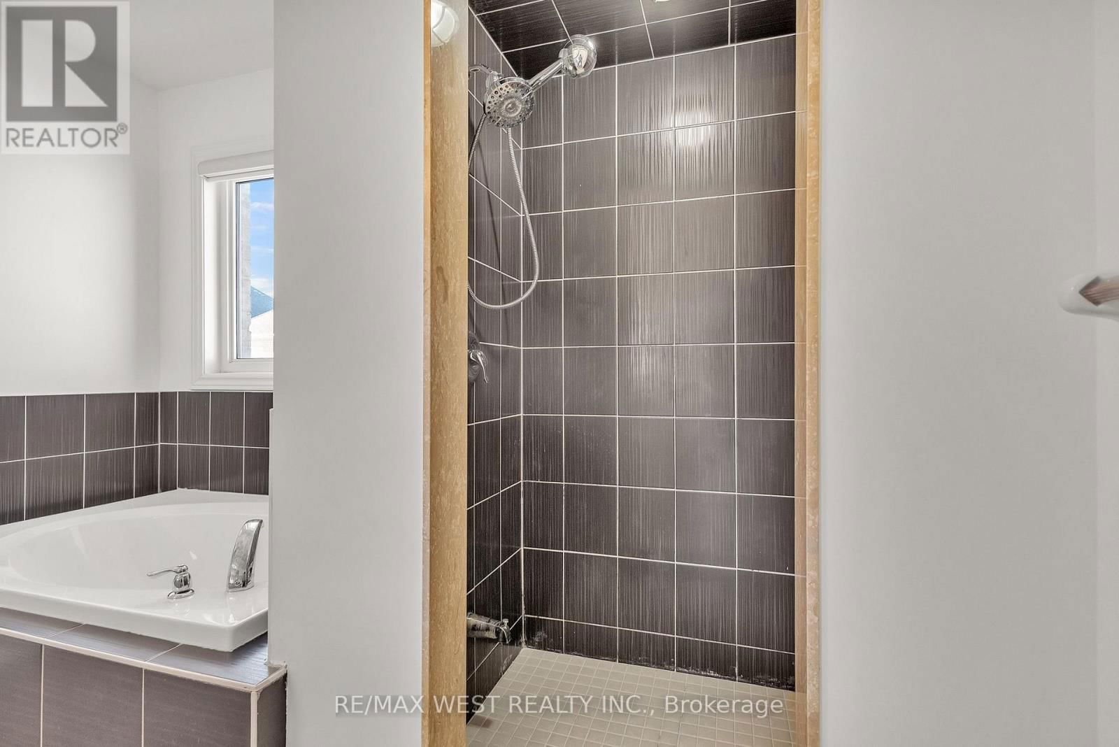 84 LONE ROCK CIRCLE Image 34
