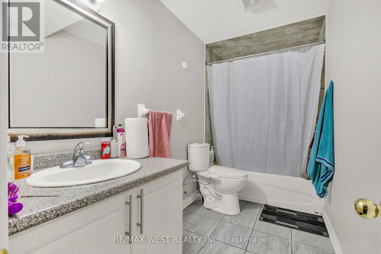 84 LONE ROCK CIRCLE Image 42