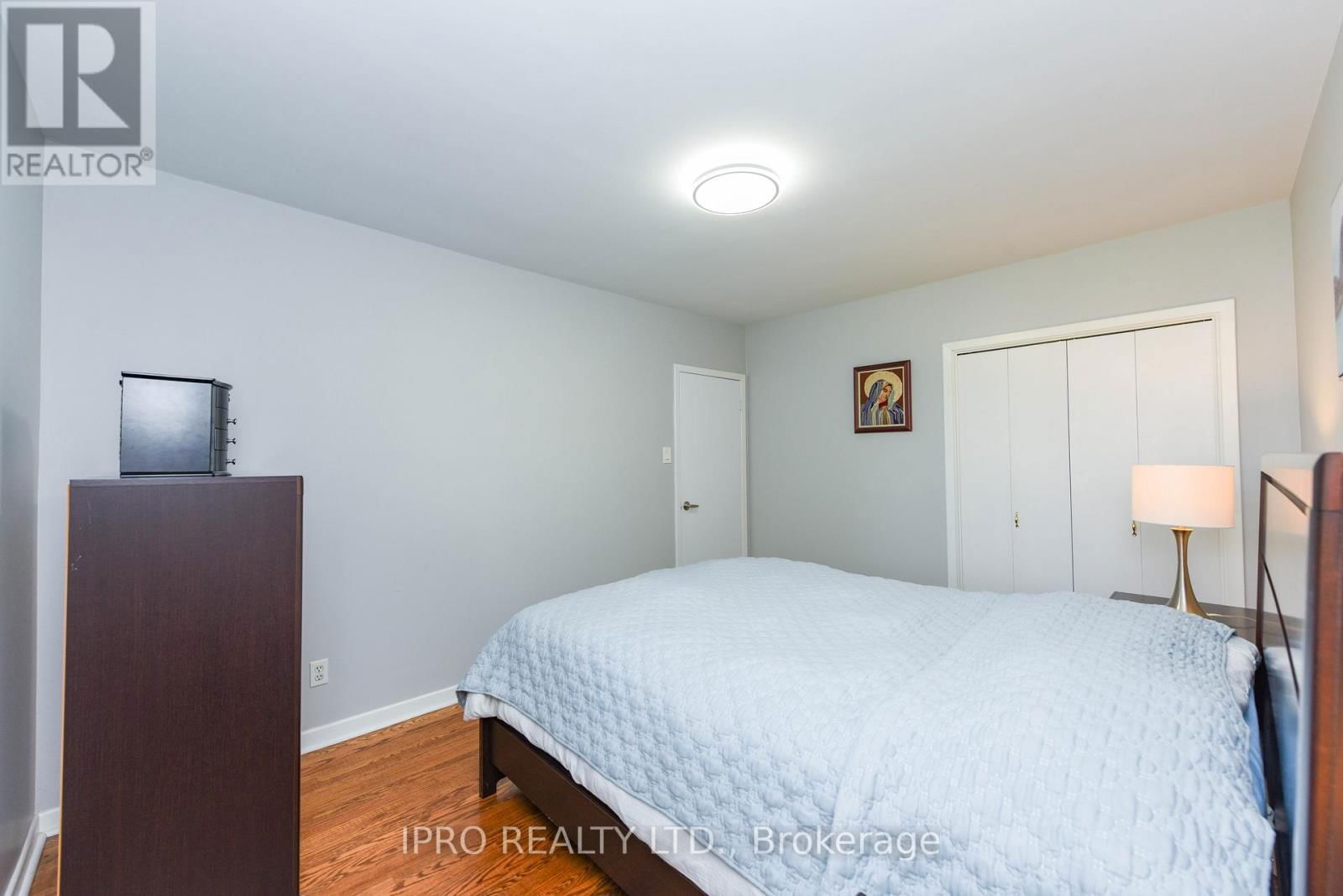 404 CLAIRCREST AVENUE Image 17