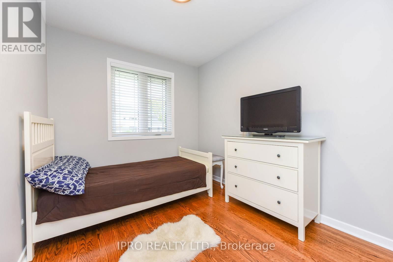 404 CLAIRCREST AVENUE Image 18