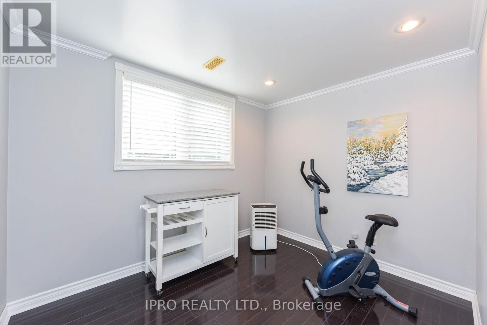 404 CLAIRCREST AVENUE Image 24