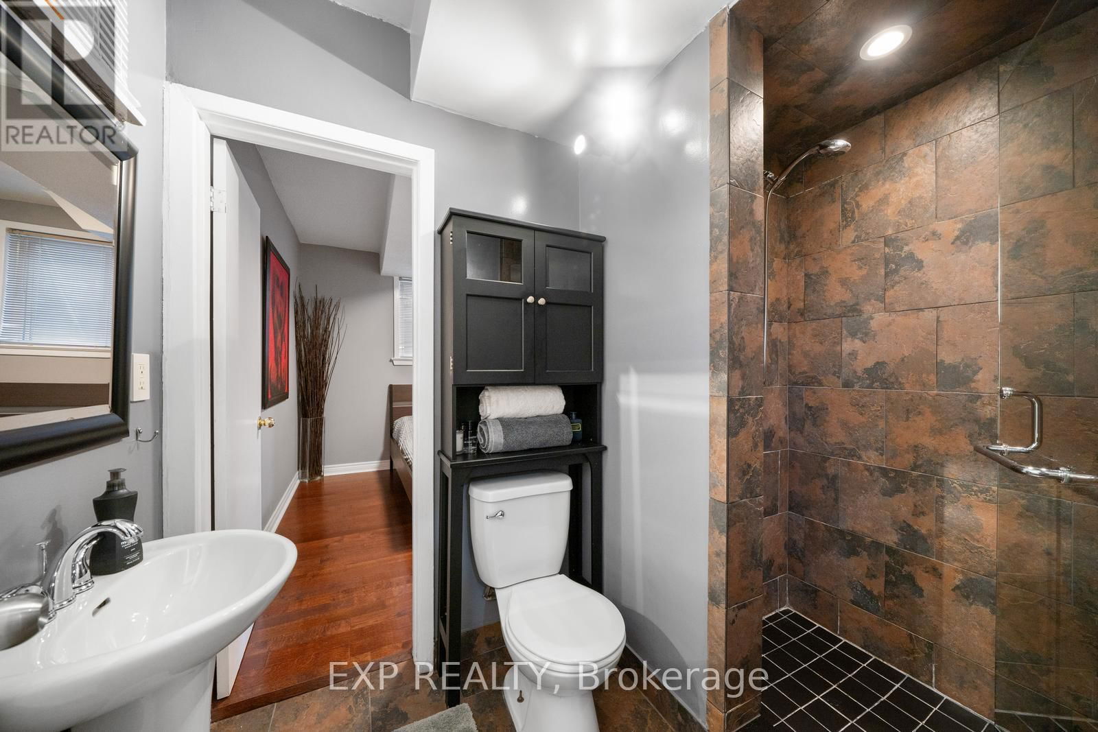 215 MILL ROAD Image 32