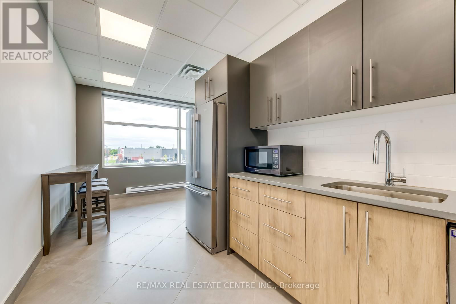 211 - 3475 REBECCA STREET Image 26
