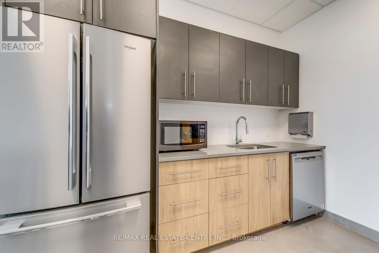 211 - 3475 REBECCA STREET Image 27