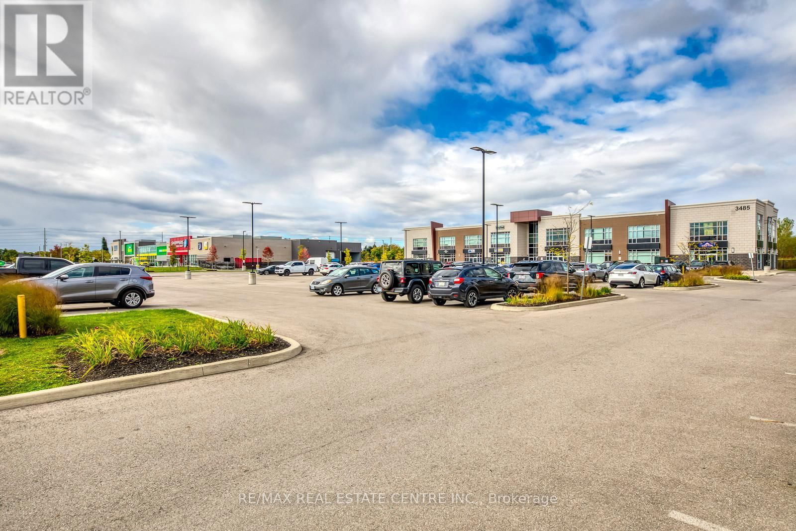 211 - 3475 REBECCA STREET Image 4