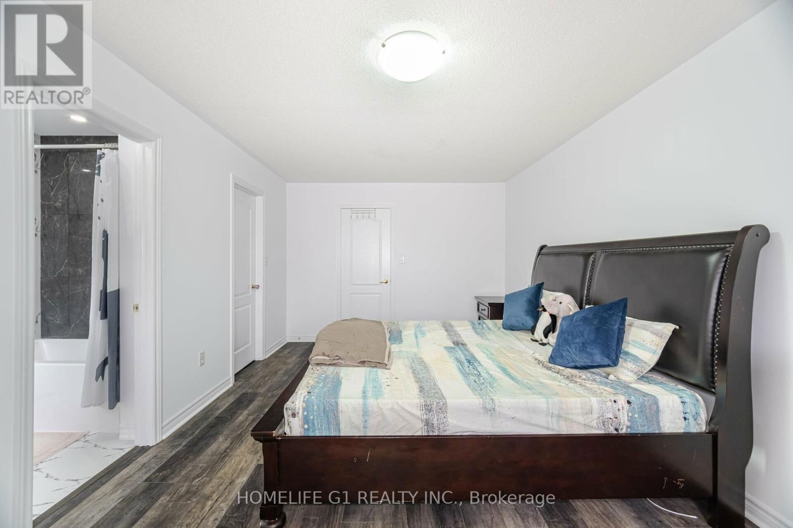 81 EASTVIEW GATE Image 22