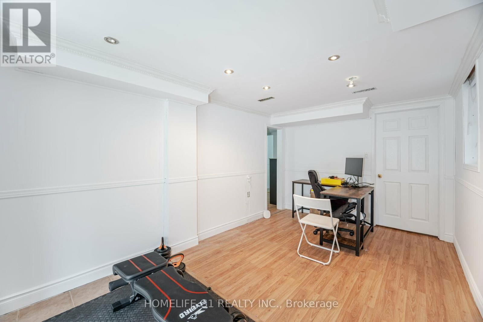 81 EASTVIEW GATE Image 31