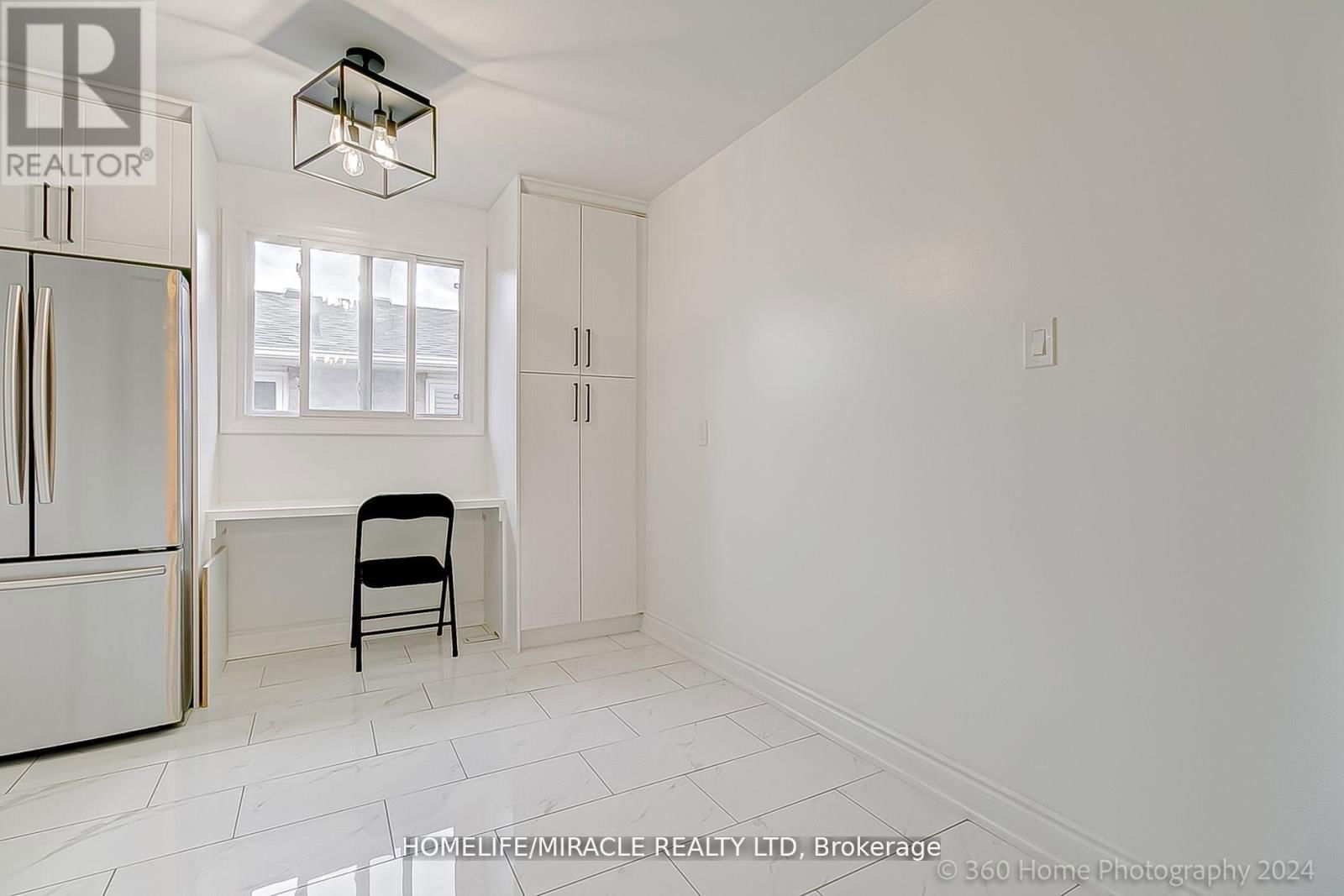 581 HAYWARD CRESCENT Image 12