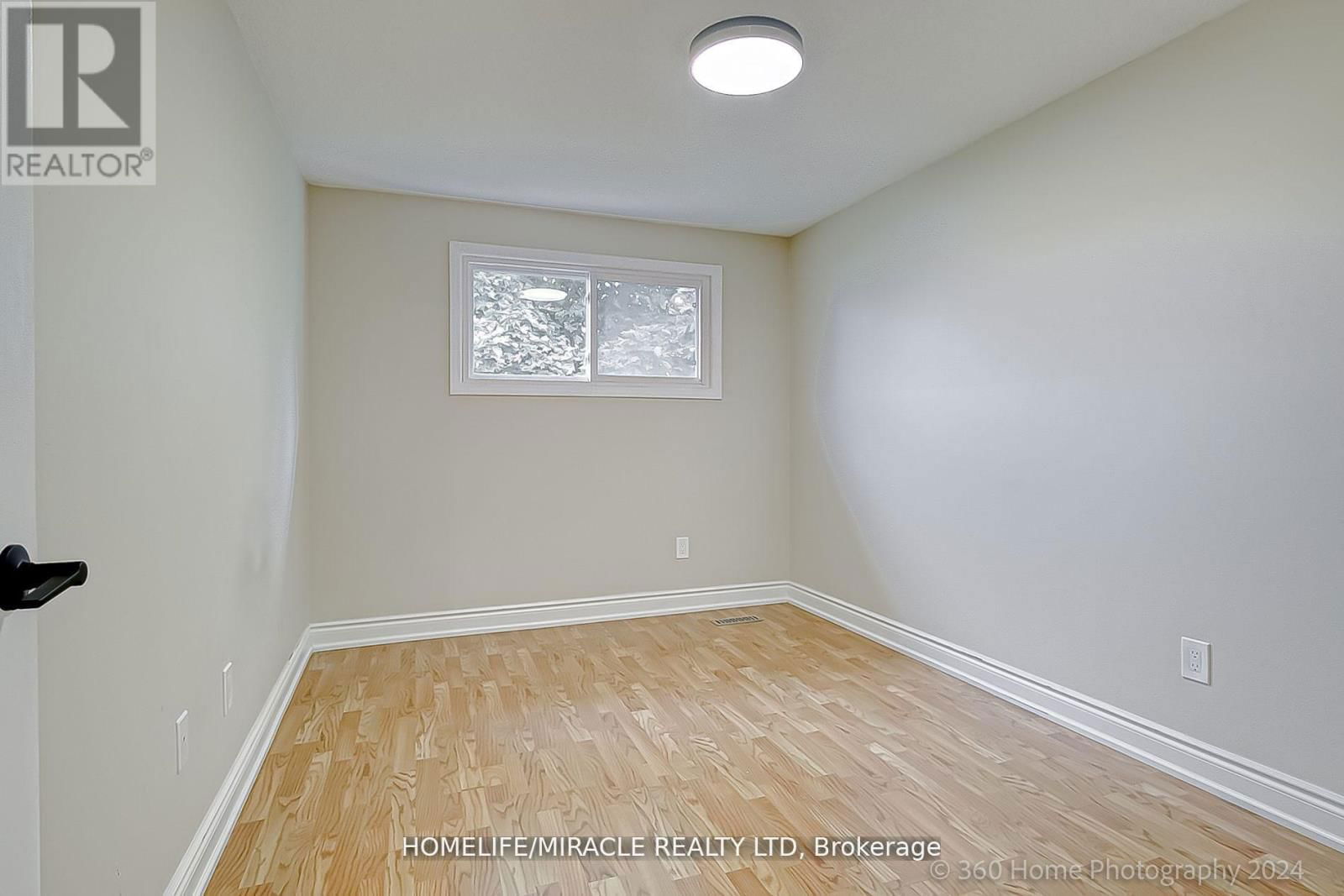 581 HAYWARD CRESCENT Image 14