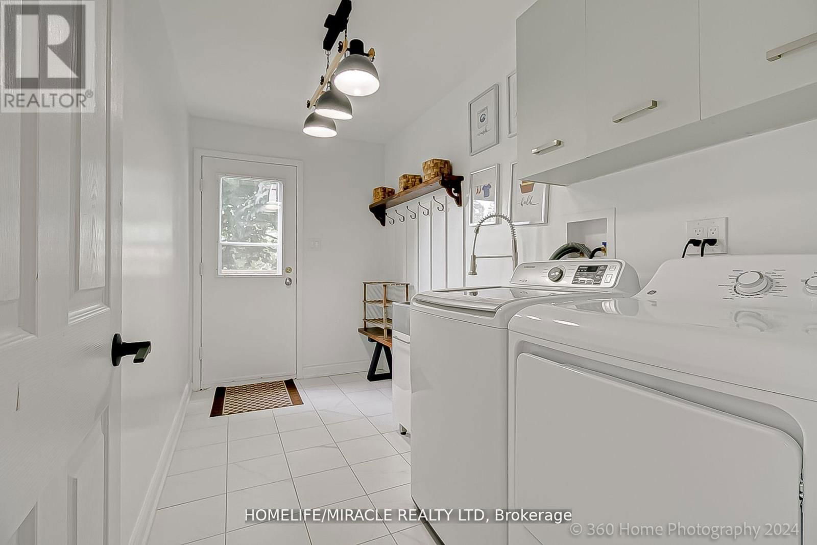 581 HAYWARD CRESCENT Image 23