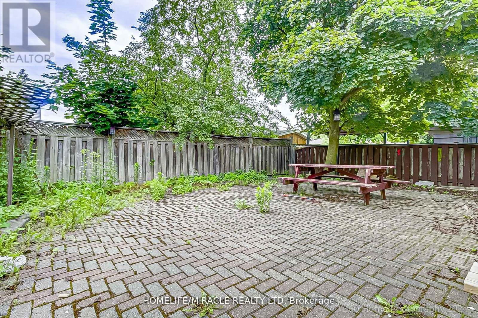 581 HAYWARD CRESCENT Image 27