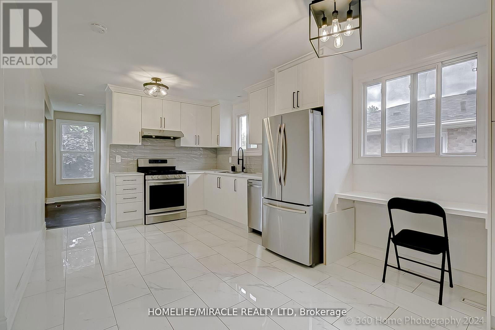 581 HAYWARD CRESCENT Image 9