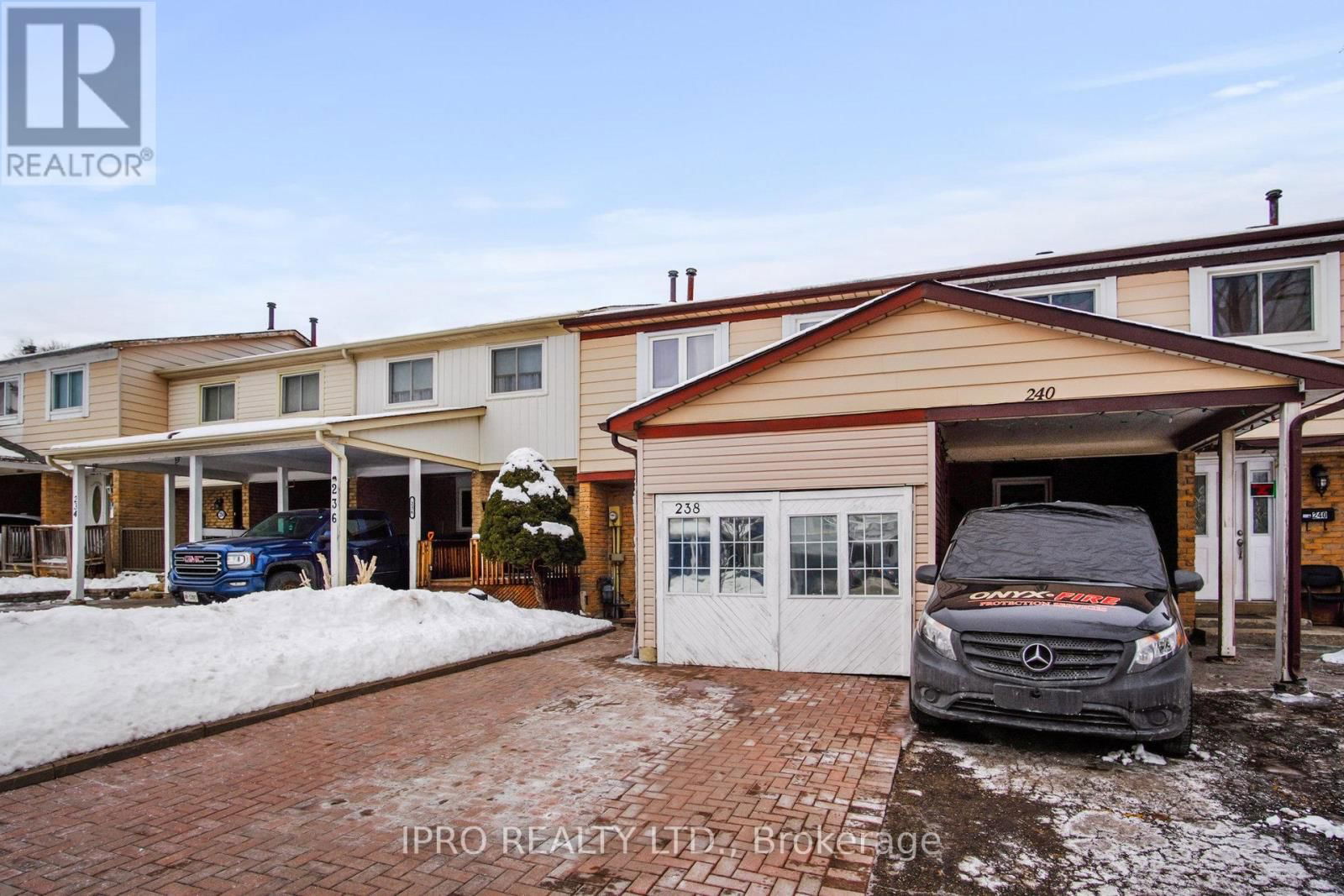 238 ROYAL SALISBURY WAY Image 1