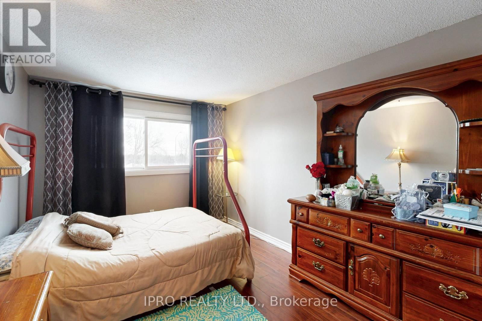 238 ROYAL SALISBURY WAY Image 25