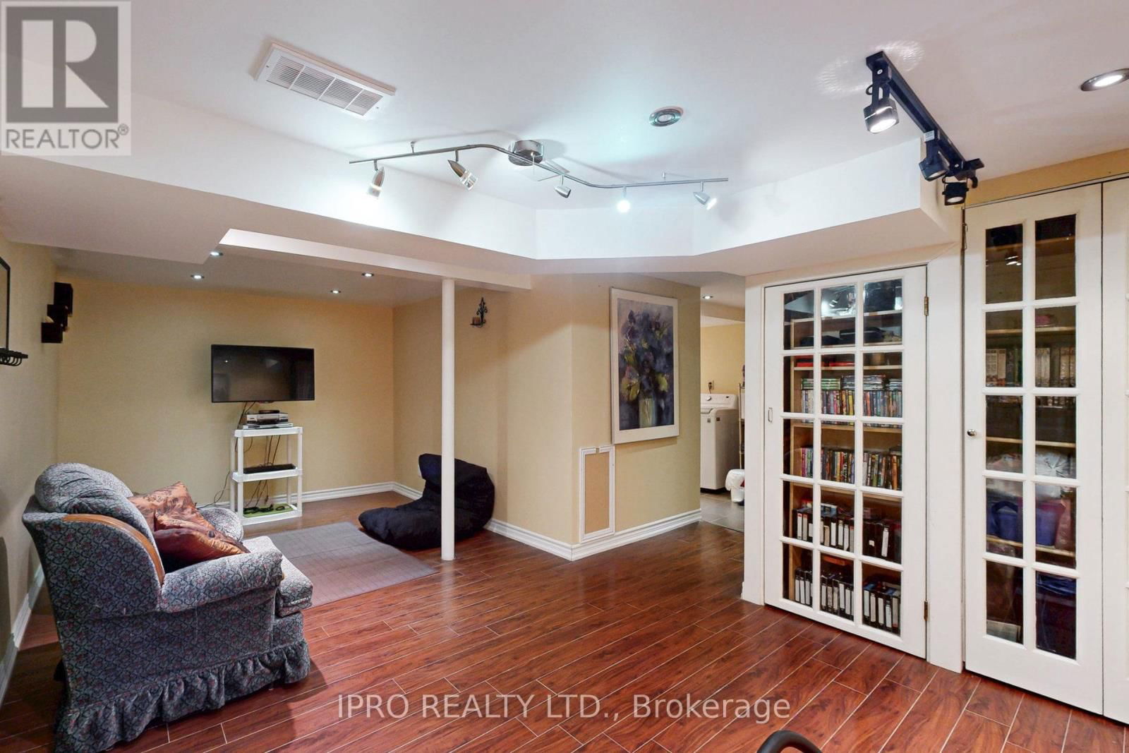 238 ROYAL SALISBURY WAY Image 32
