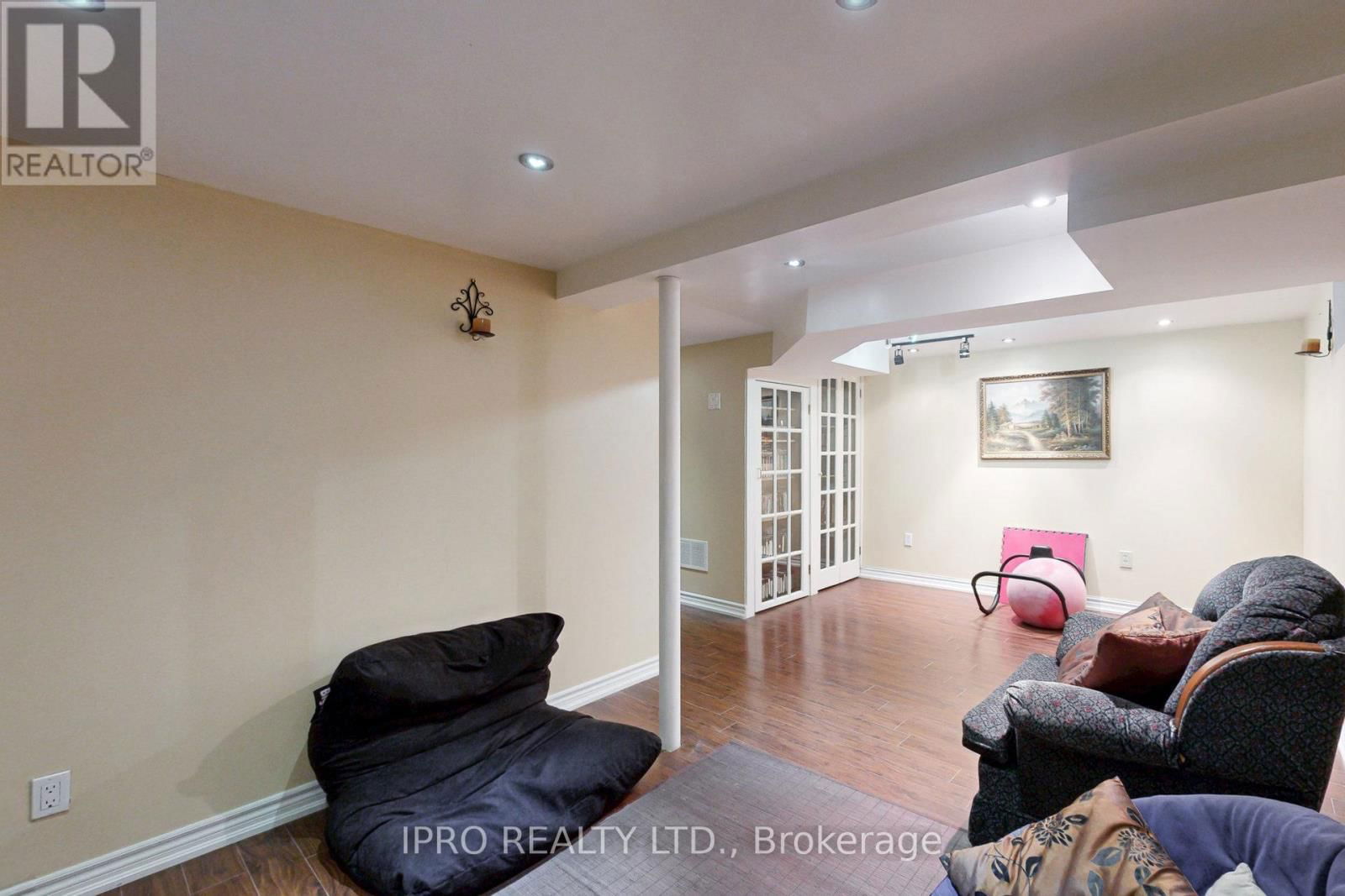 238 ROYAL SALISBURY WAY Image 33
