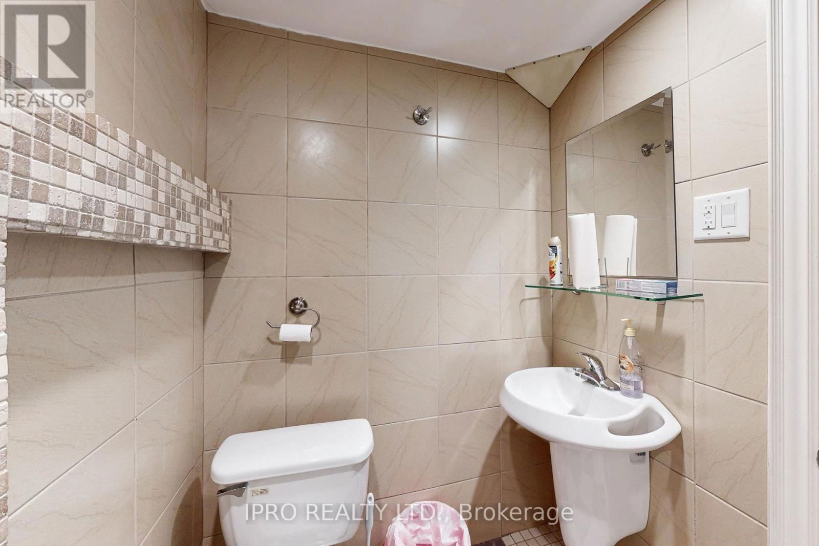 238 ROYAL SALISBURY WAY Image 34