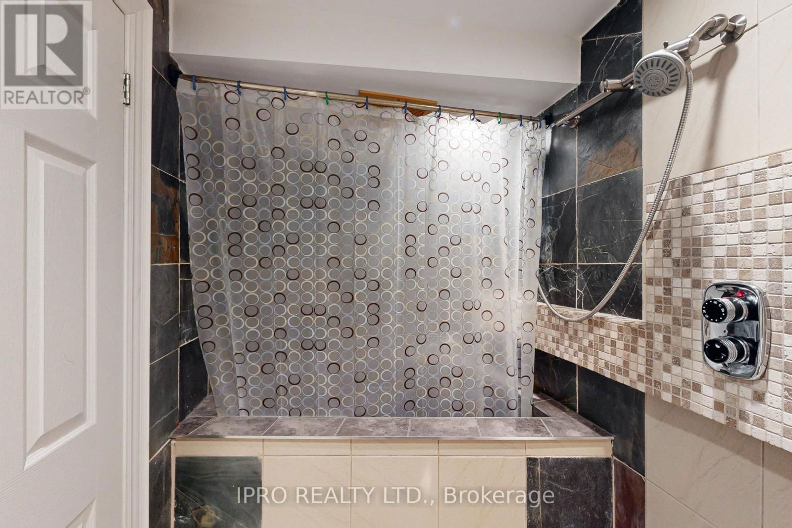 238 ROYAL SALISBURY WAY Image 35