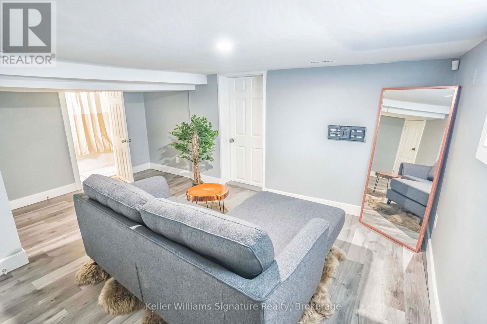 1233 CORIC AVENUE Image 24