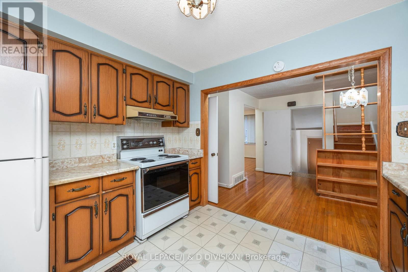 51 EDINBOROUGH COURT Image 12