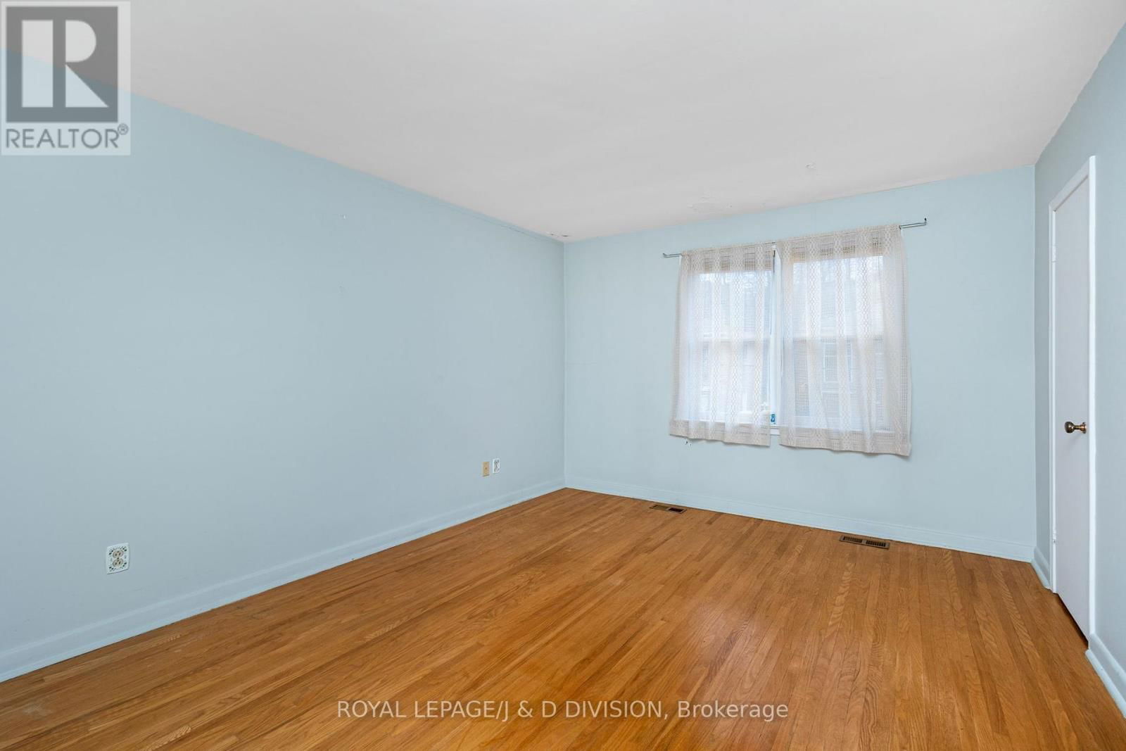 51 EDINBOROUGH COURT Image 15