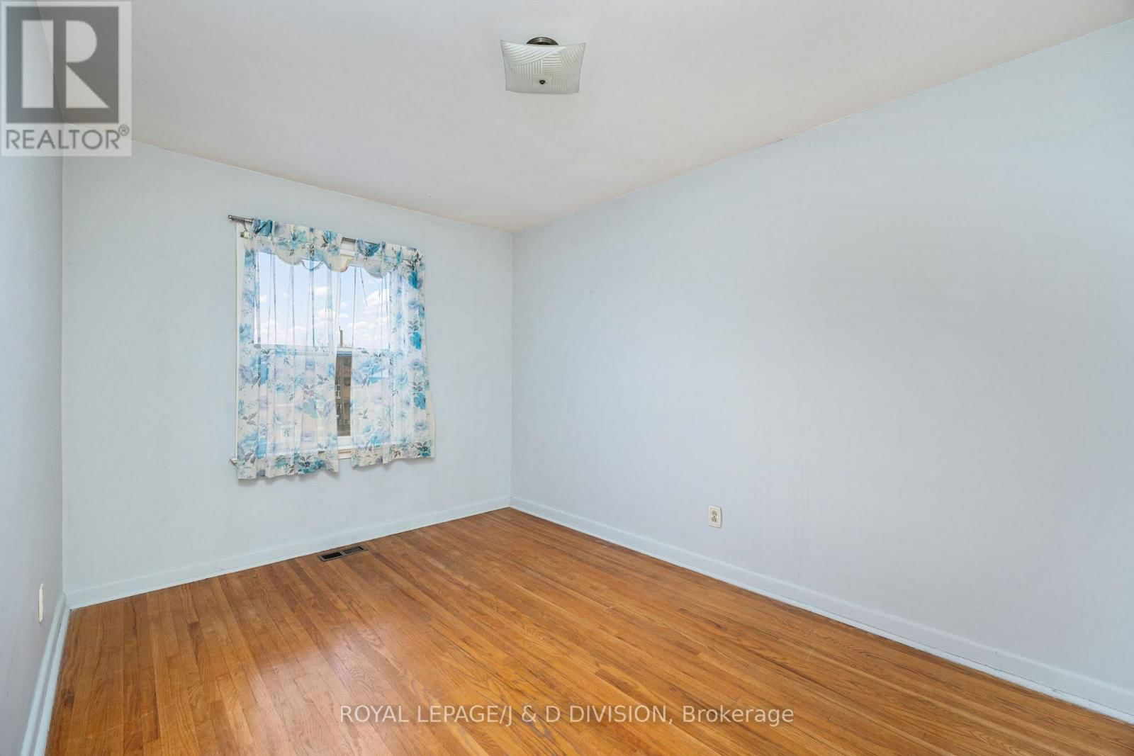 51 EDINBOROUGH COURT Image 18