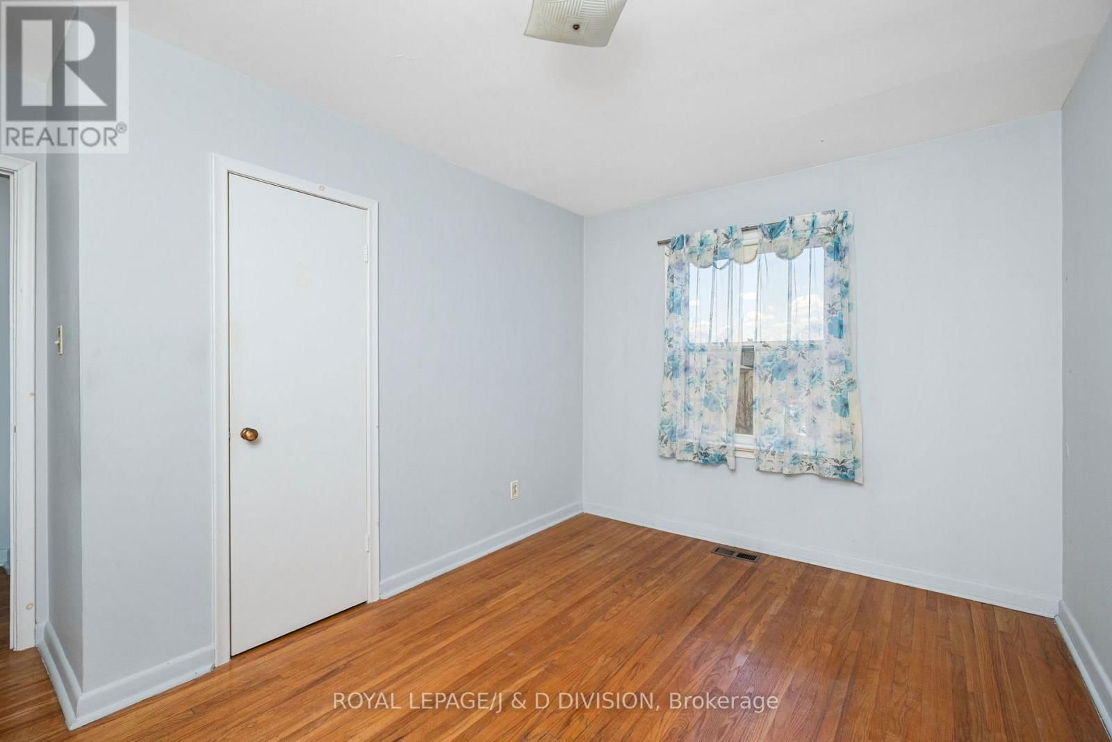 51 EDINBOROUGH COURT Image 19