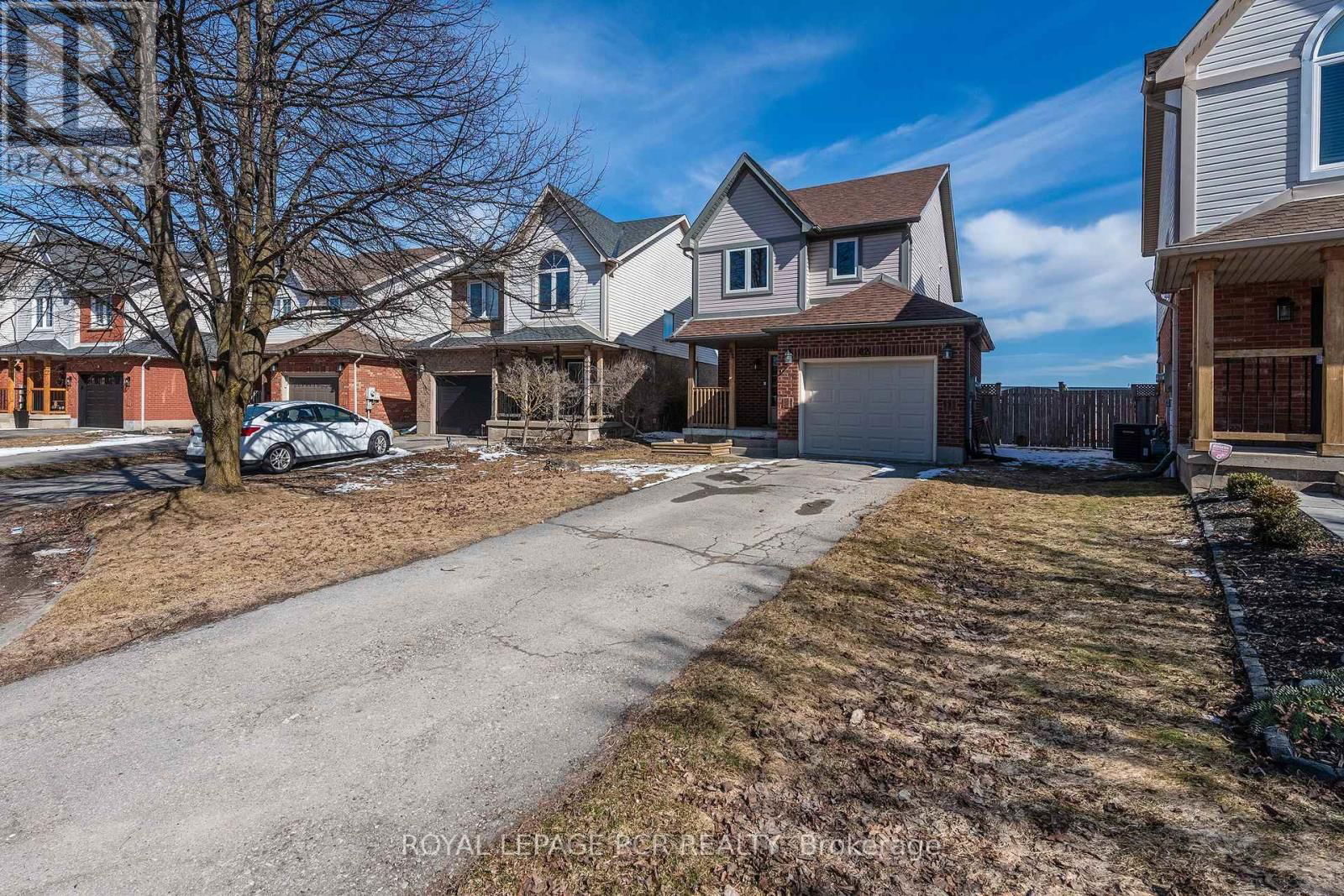 82 COLBOURNE CRESCENT Image 3