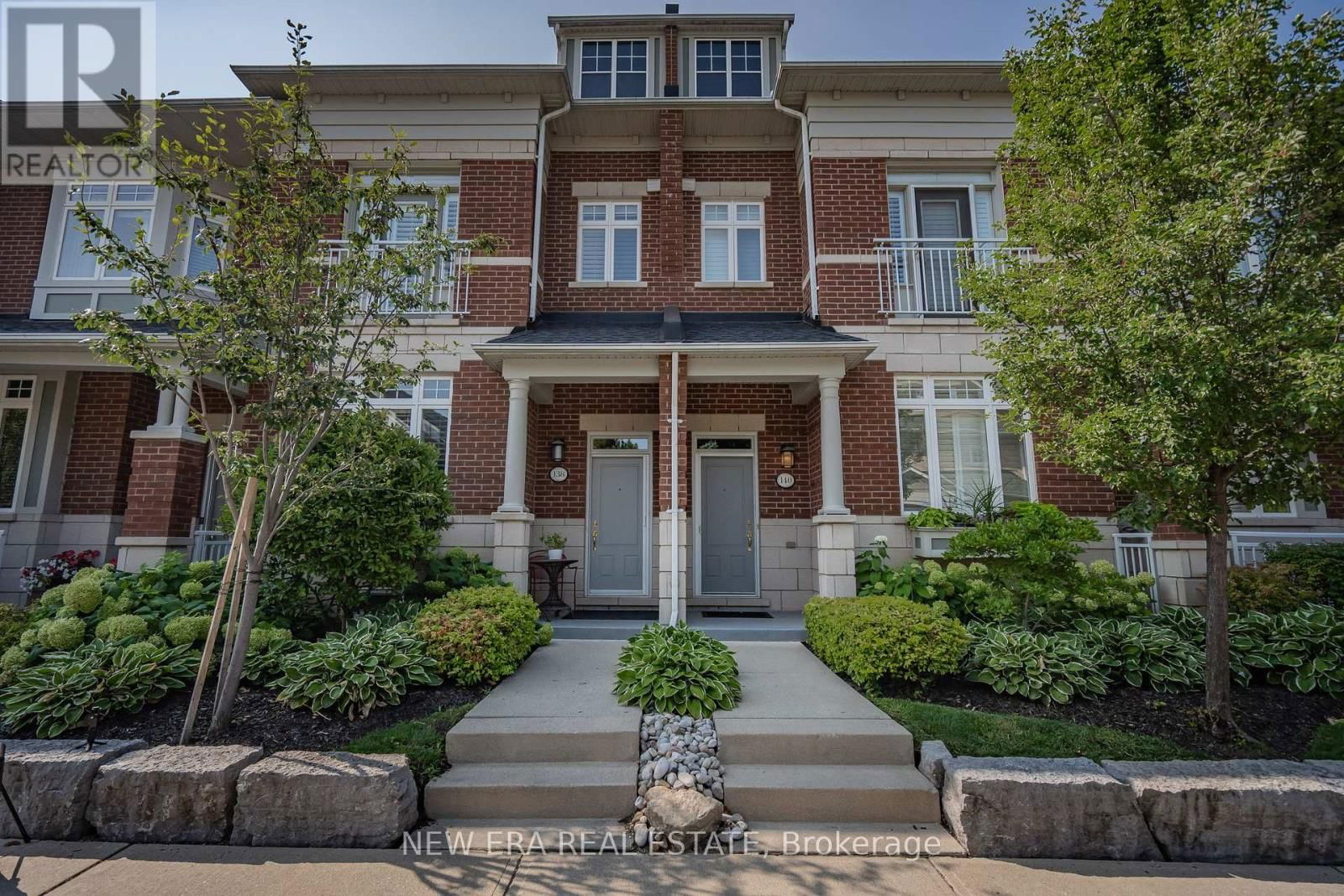 15 - 138 WATERSIDE DRIVE Image 1