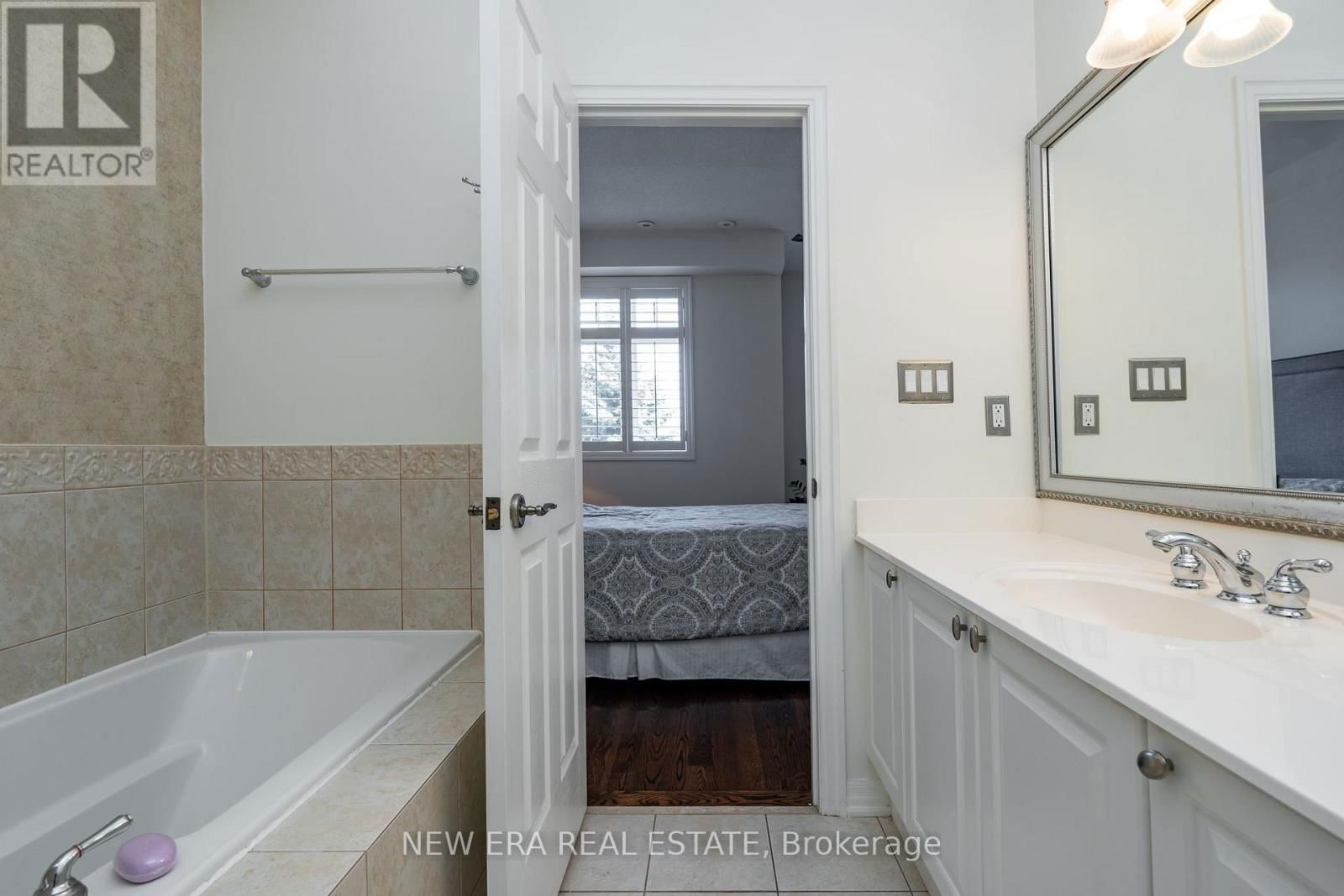 15 - 138 WATERSIDE DRIVE Image 28