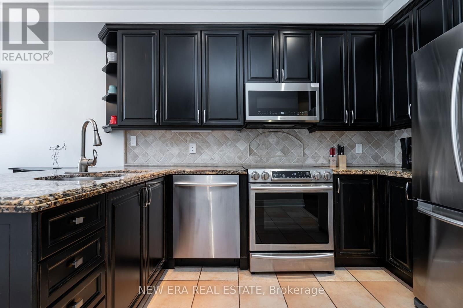 15 - 138 WATERSIDE DRIVE Image 4