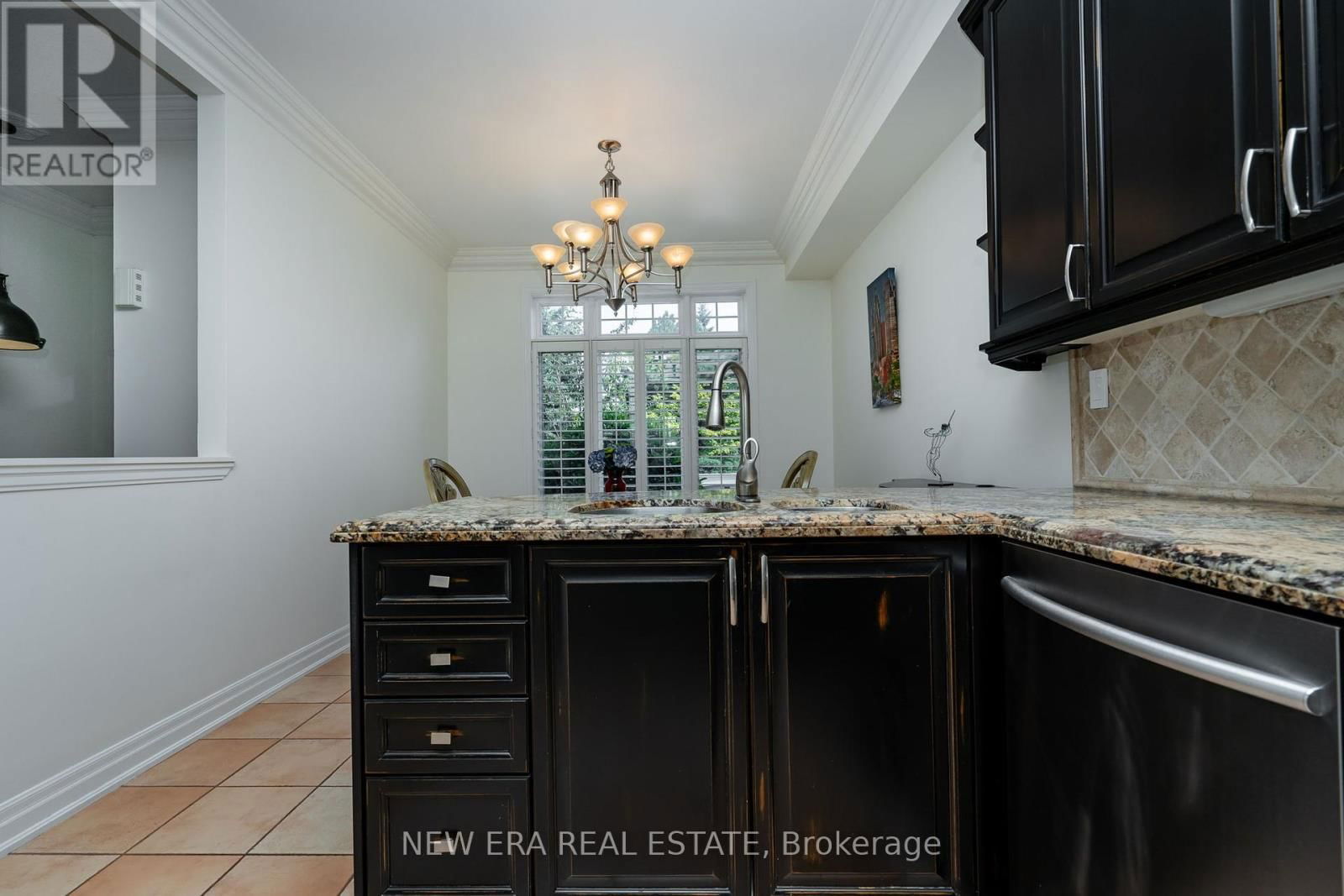 15 - 138 WATERSIDE DRIVE Image 6