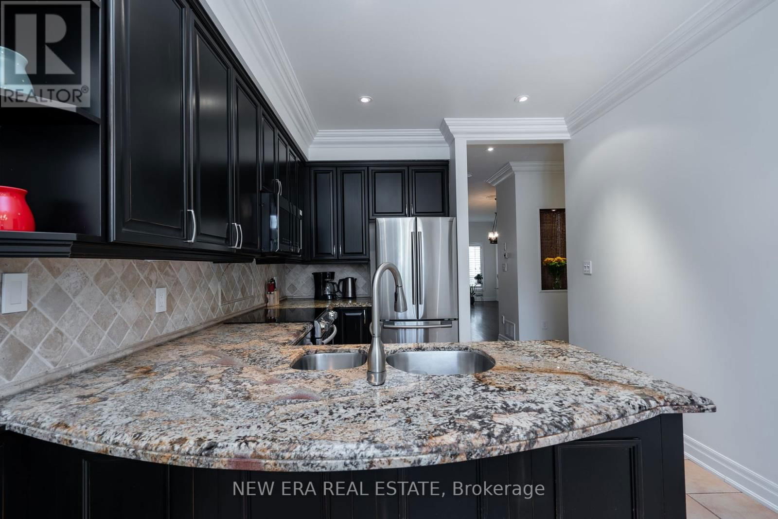 15 - 138 WATERSIDE DRIVE Image 7