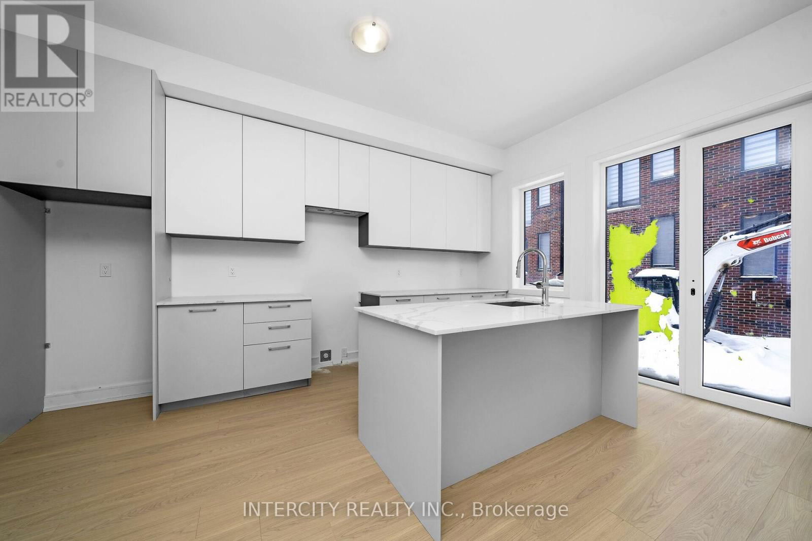 23 DESIREE PLACE Image 13