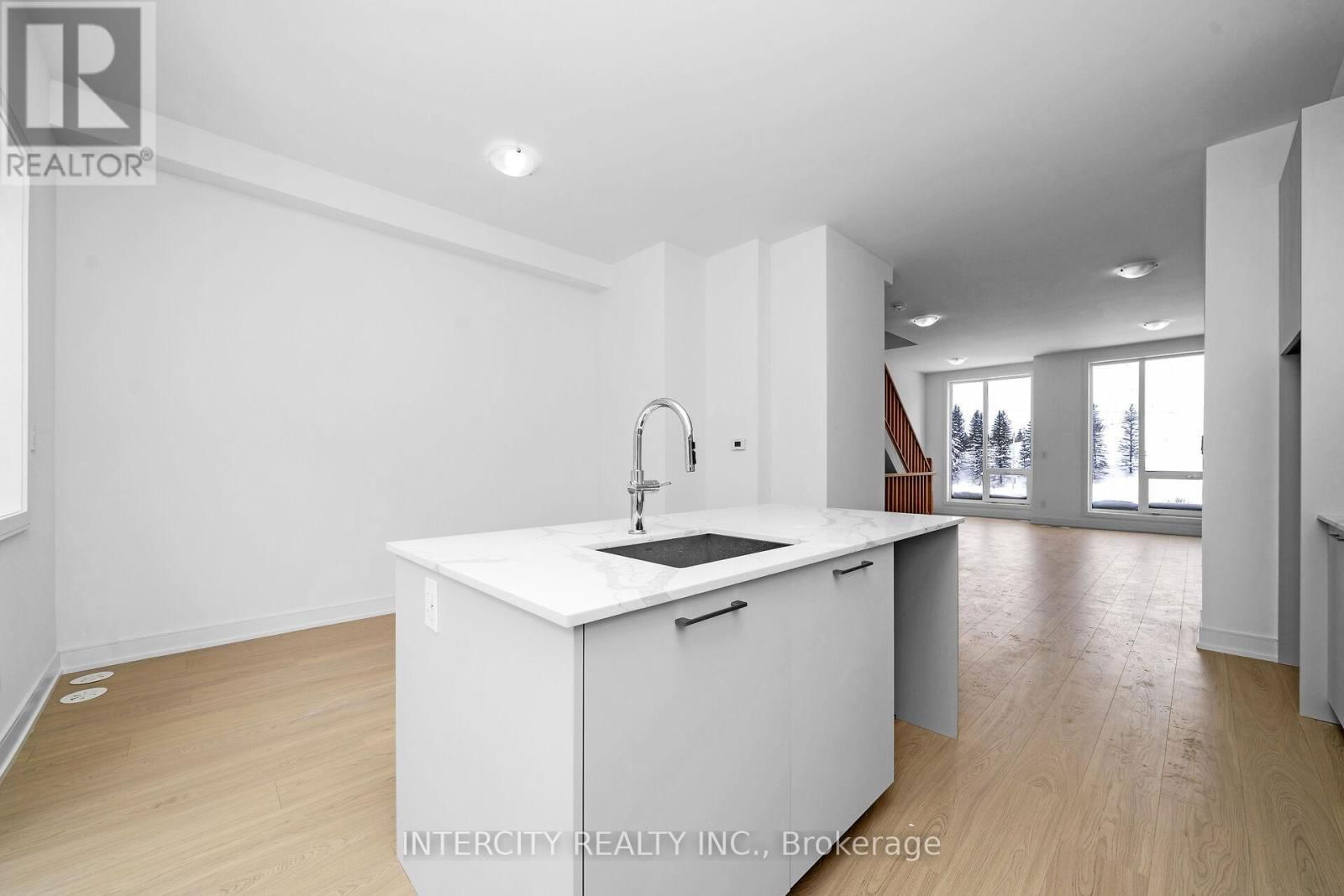 23 DESIREE PLACE Image 15