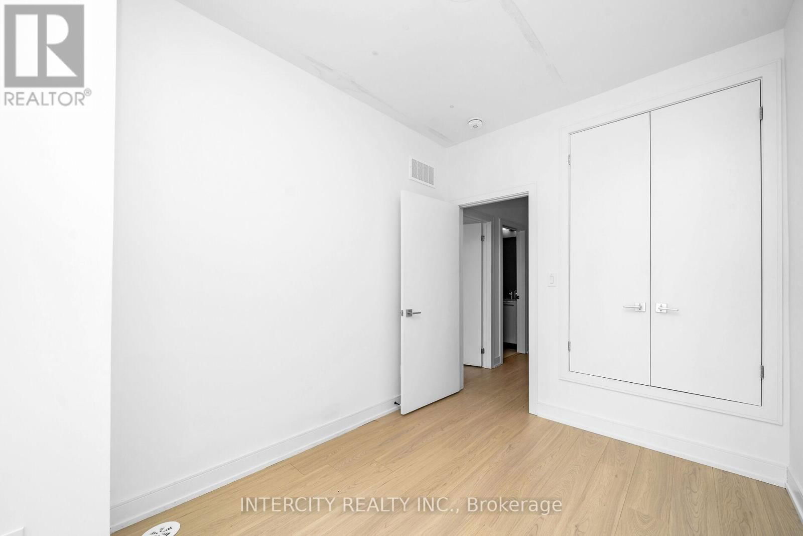 23 DESIREE PLACE Image 25
