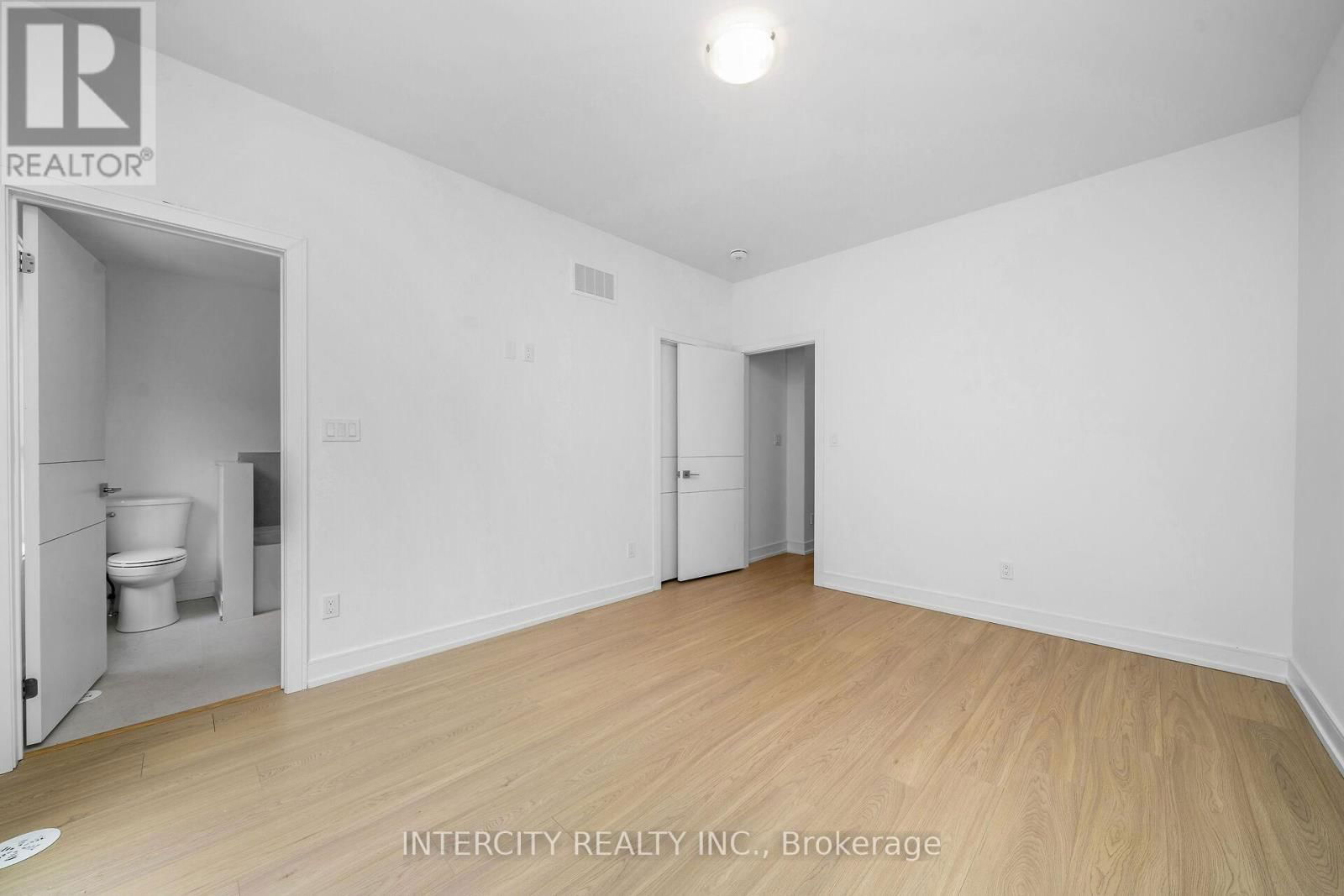 6 WYLIE STREET Image 24