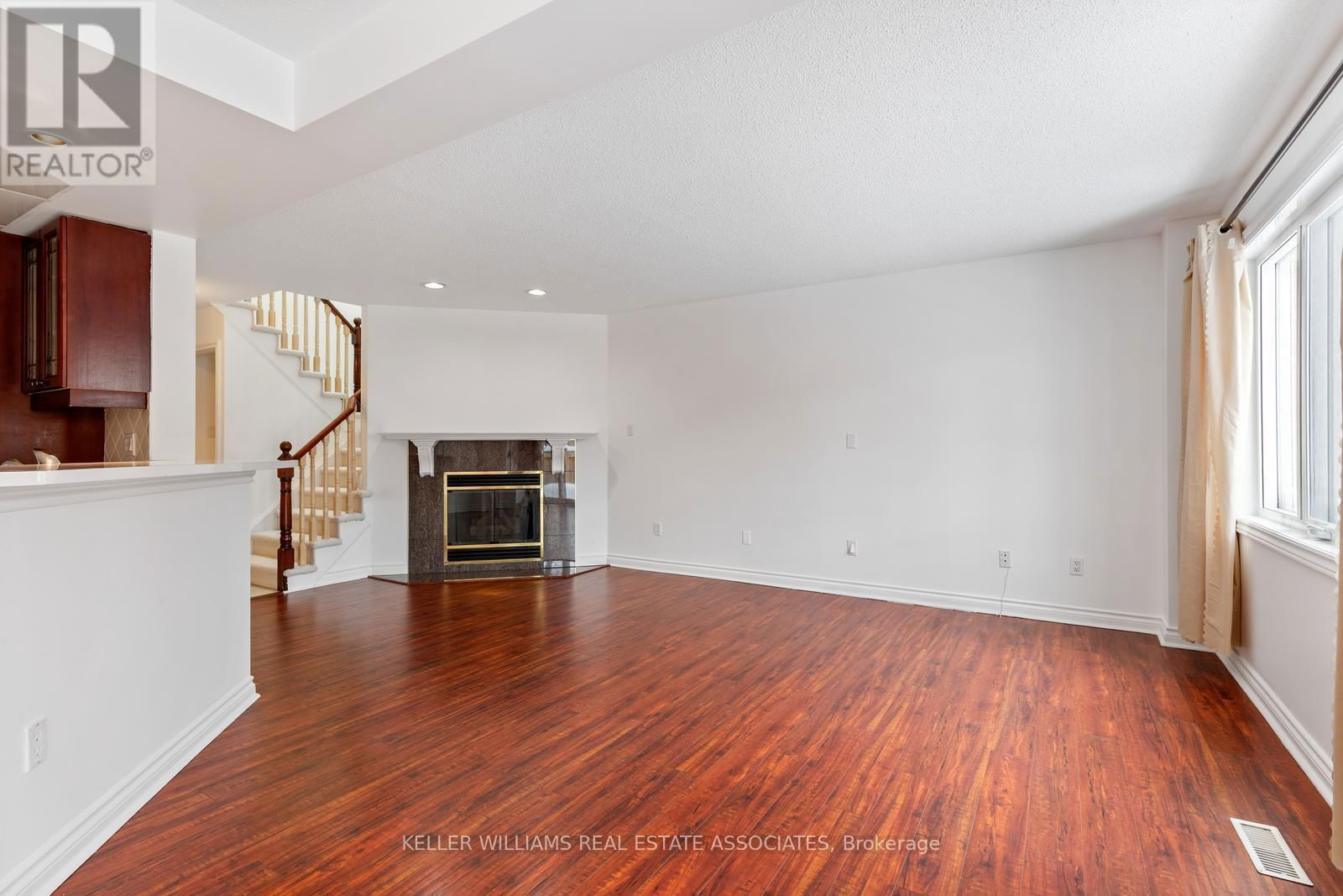 60 - 5480 GLEN ERIN DRIVE Image 12