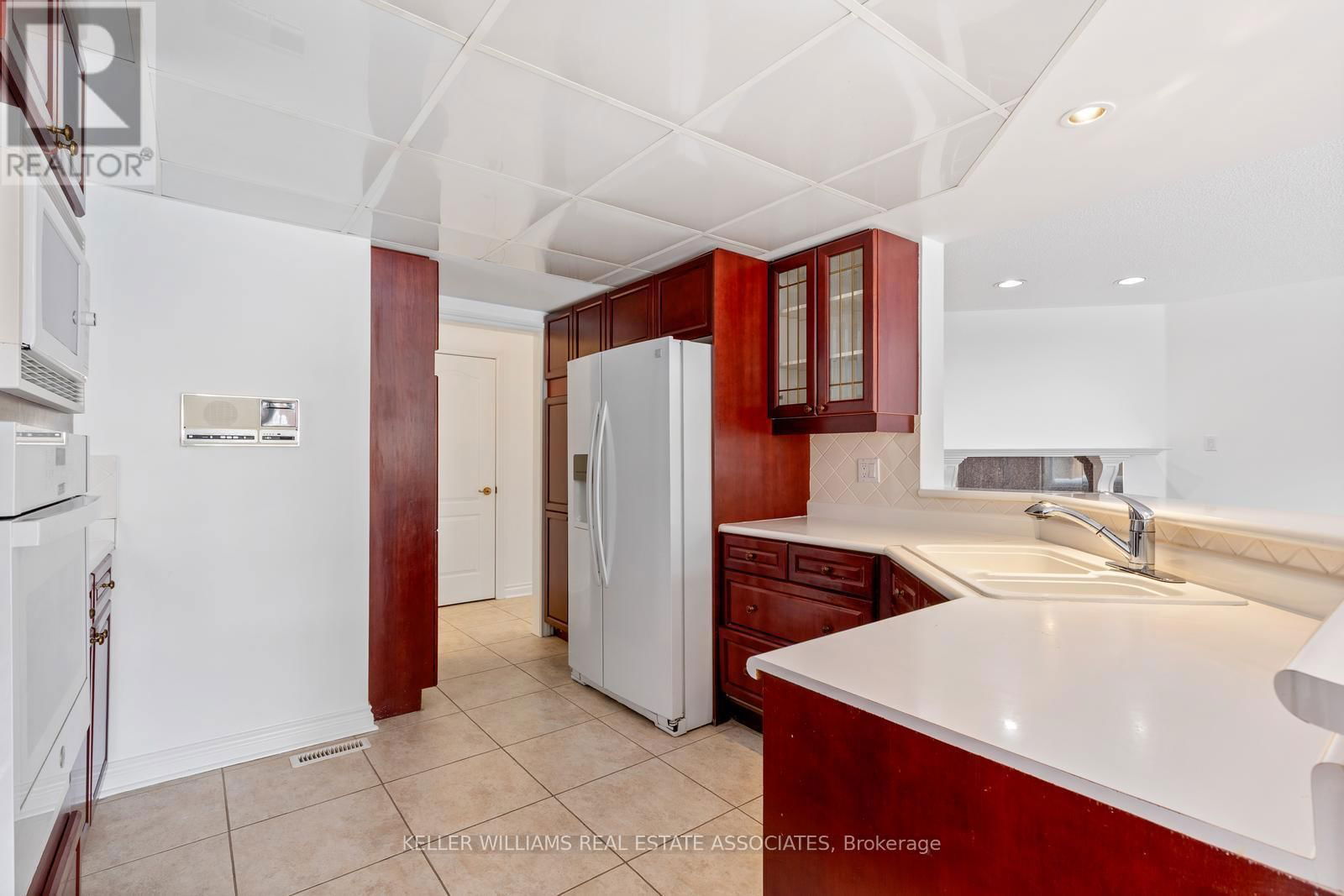 60 - 5480 GLEN ERIN DRIVE Image 13