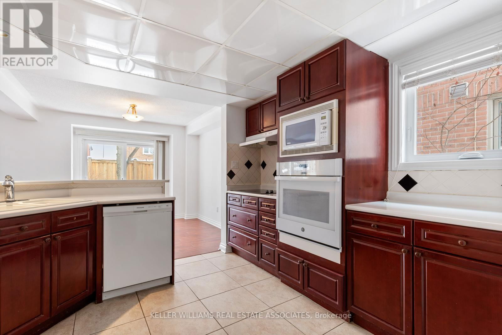 60 - 5480 GLEN ERIN DRIVE Image 16