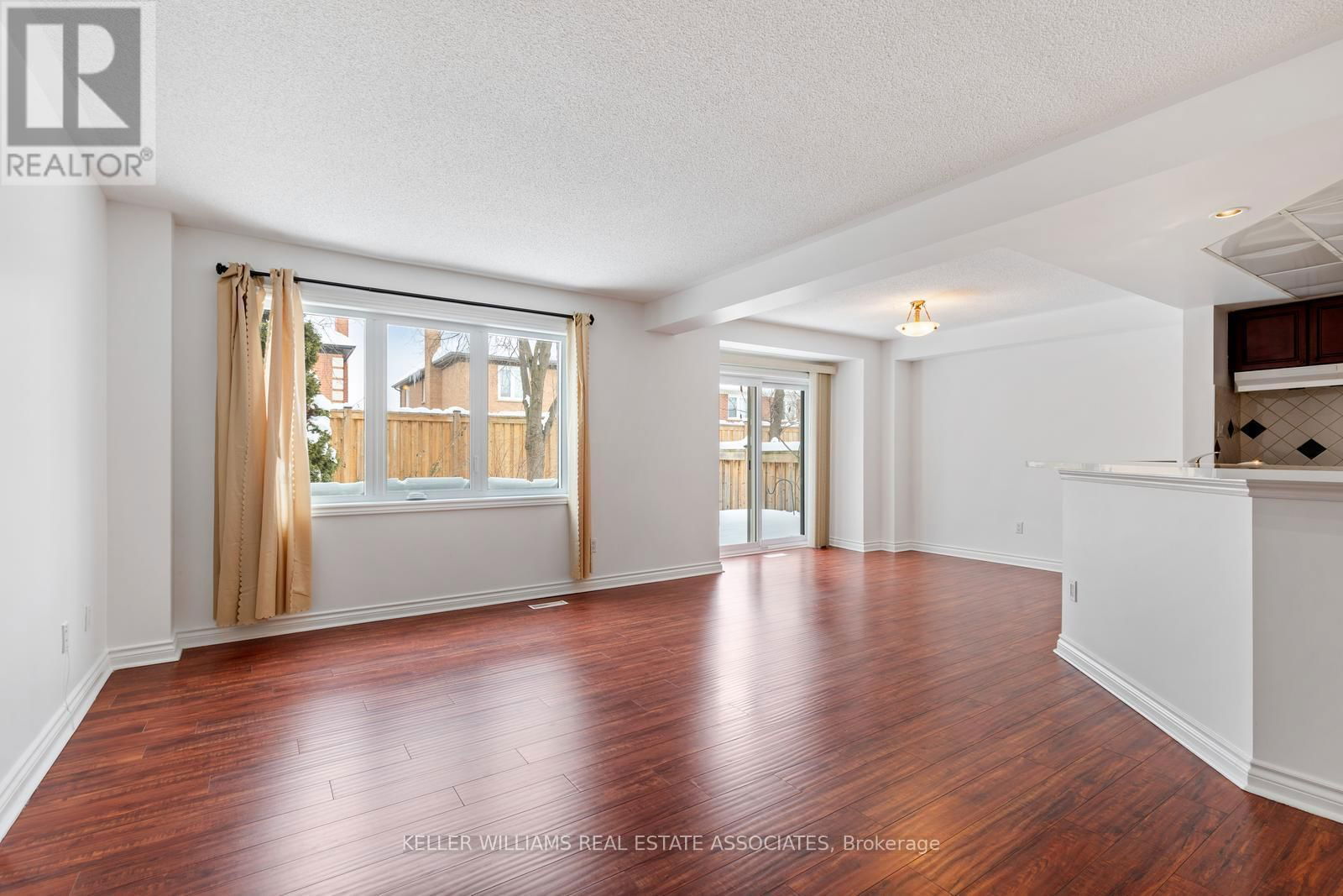 60 - 5480 GLEN ERIN DRIVE Image 3