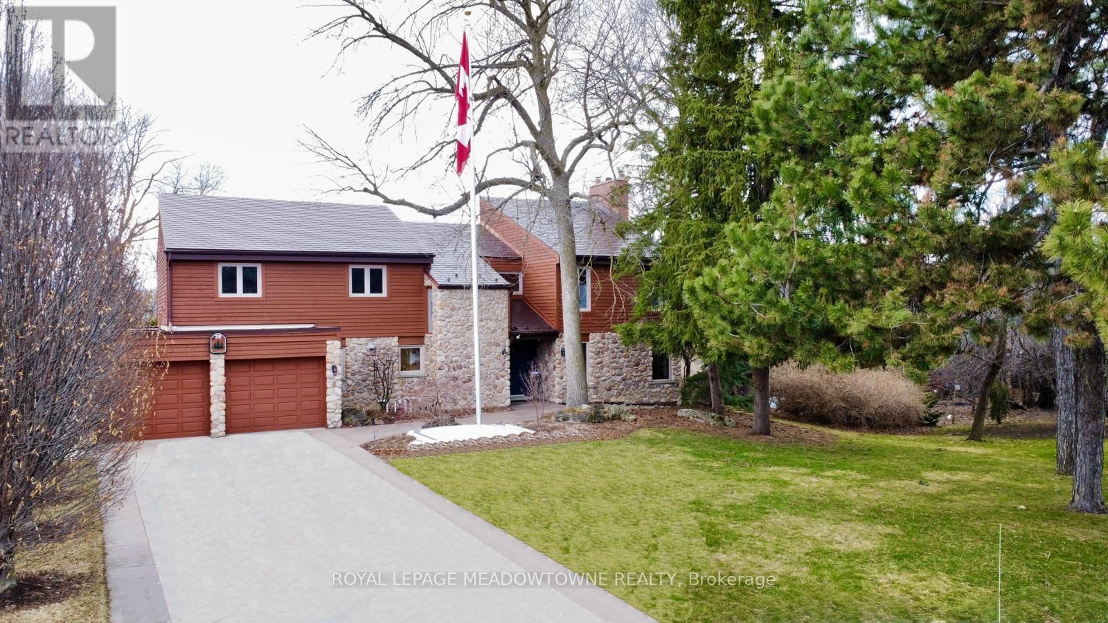 28 PINE TREE CRESCENT Image 1