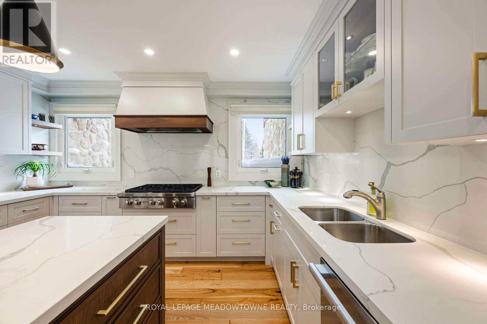 28 PINE TREE CRESCENT Image 2