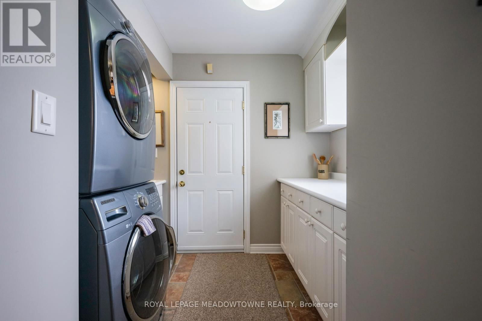 28 PINE TREE CRESCENT Image 20
