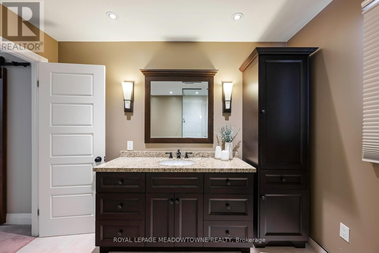 28 PINE TREE CRESCENT Image 26