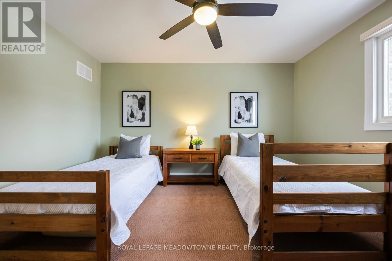 28 PINE TREE CRESCENT Image 31