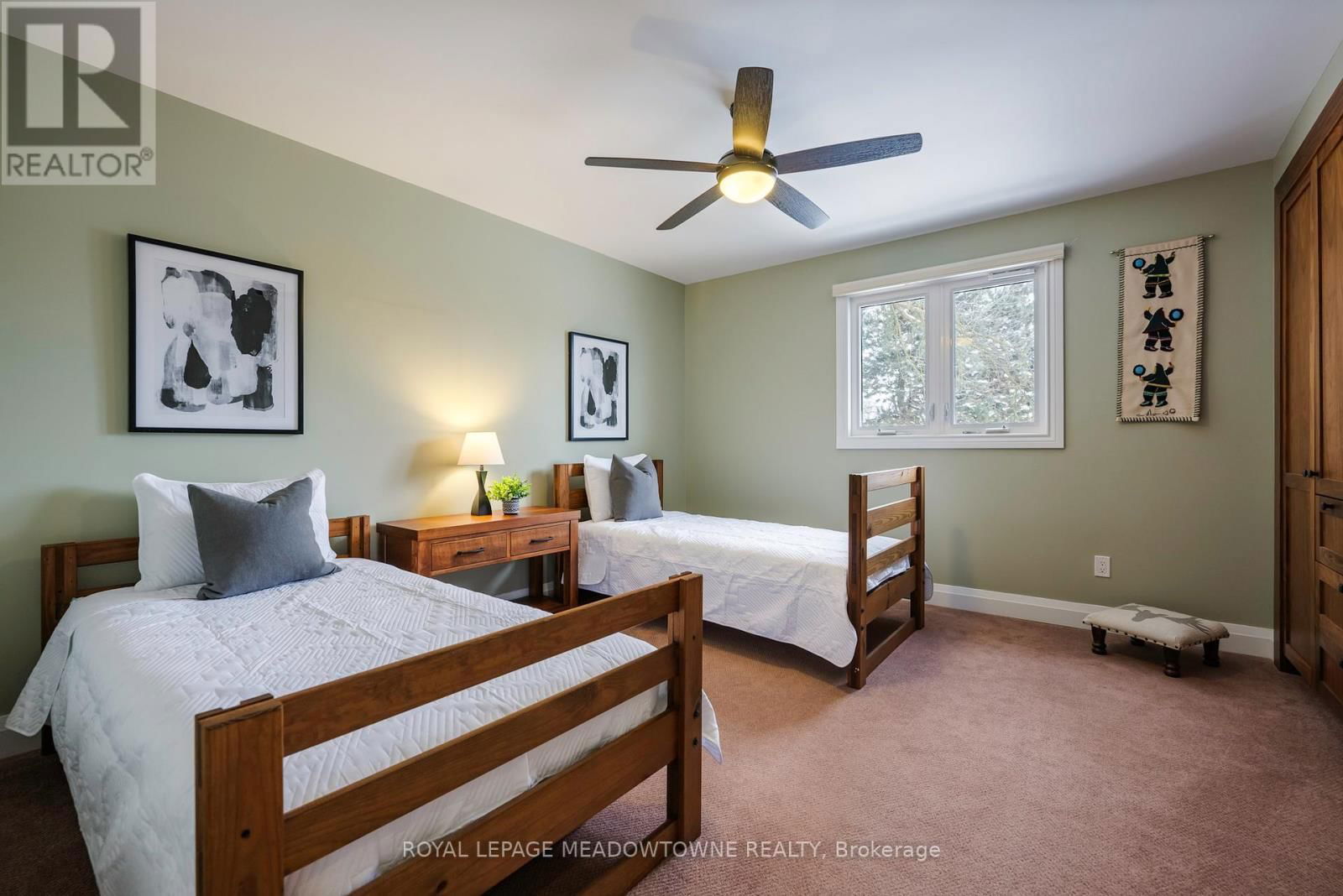 28 PINE TREE CRESCENT Image 32