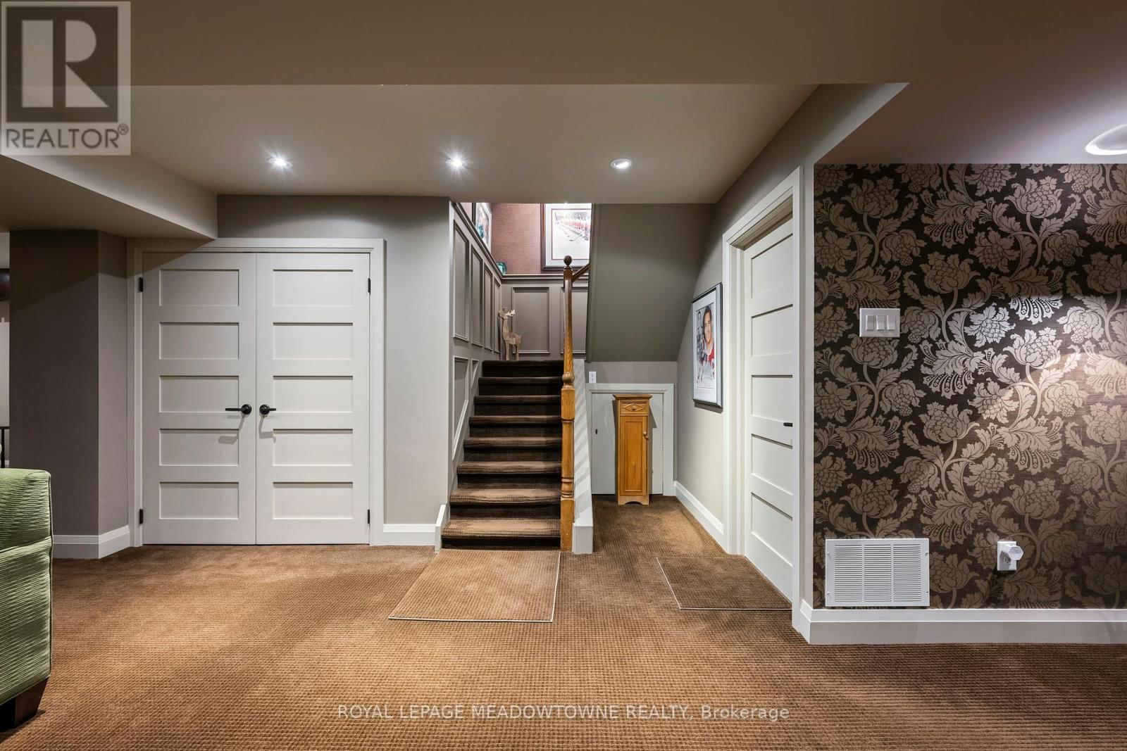 28 PINE TREE CRESCENT Image 35