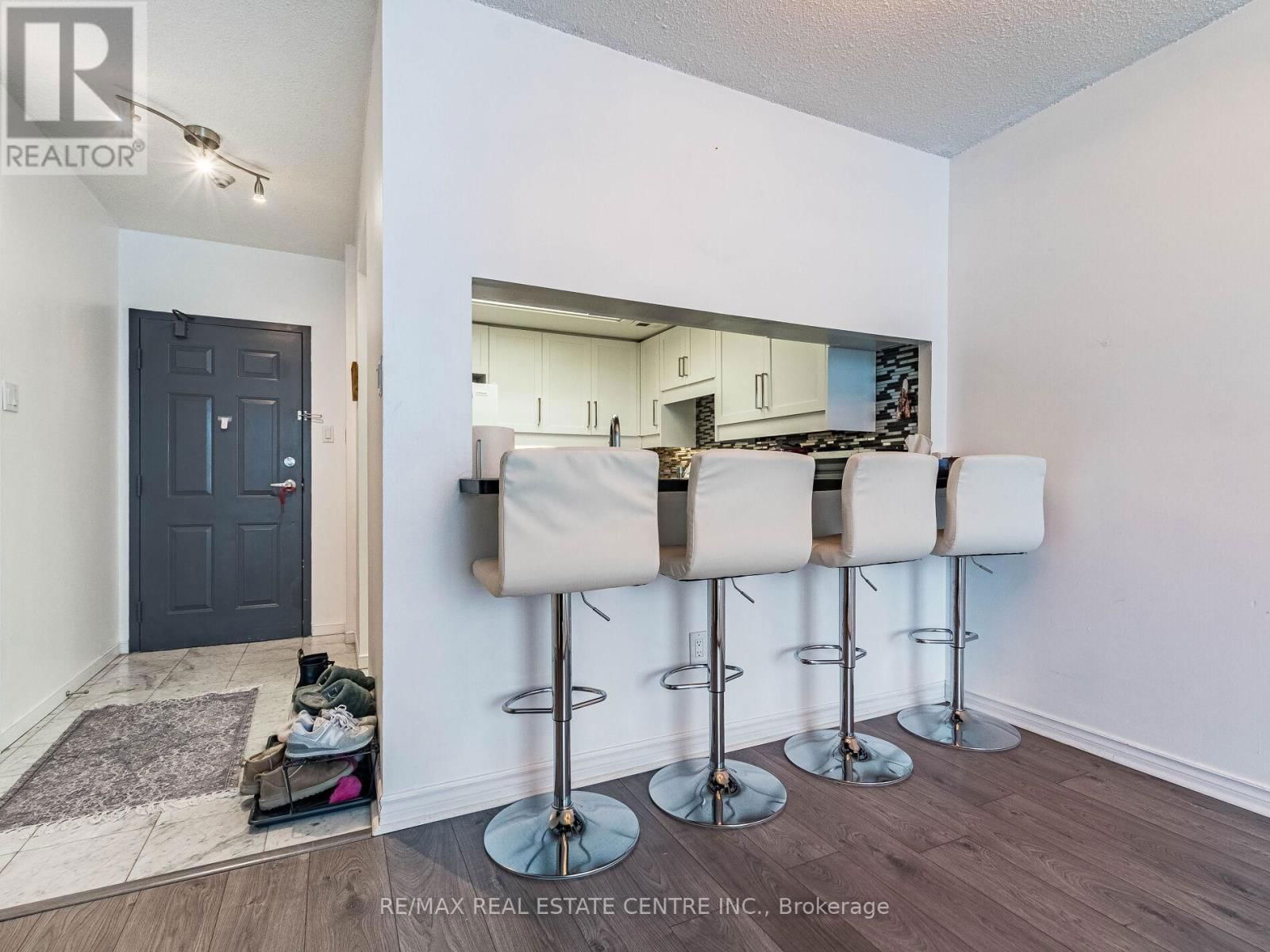 1616 - 250 WEBB DRIVE Image 15